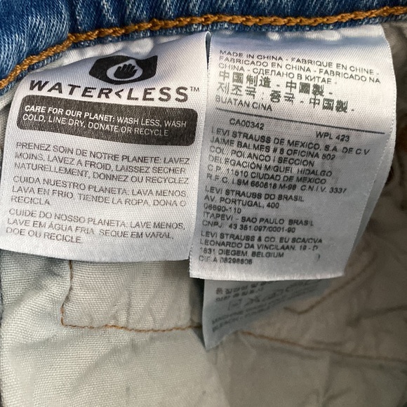 Levi's® 501 Stretch Hi-Rise Raw Hem Skinny Jeans - Picture 3 of 14